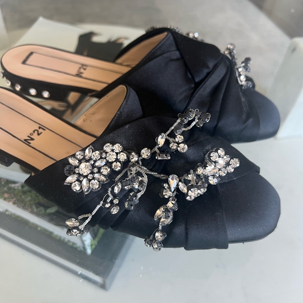 Elegant Black Satin Women's Shoes with Crystal Embellishments